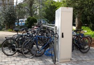 smide-Ladestation für E-Bikes mit dem swibox-Schranksystem an der ETH.